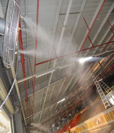 Sistema de pulverización para gallineros, gallinero, niebla